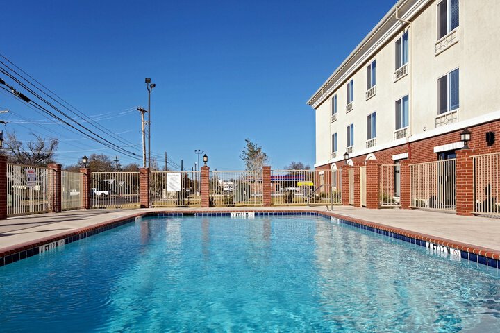 Pool 4 of 22