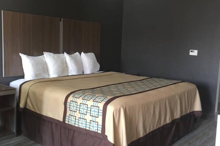 Room 11 of 21