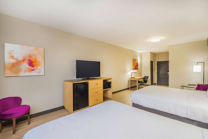 Room 16 of 40