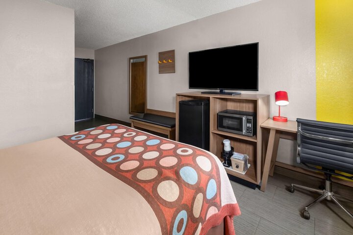 Super 8 by Wyndham Kent / Akron Area