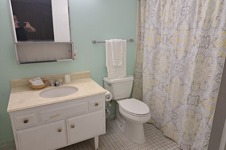 Room 17 of 38