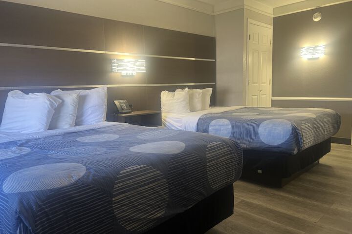 Room 16 of 28