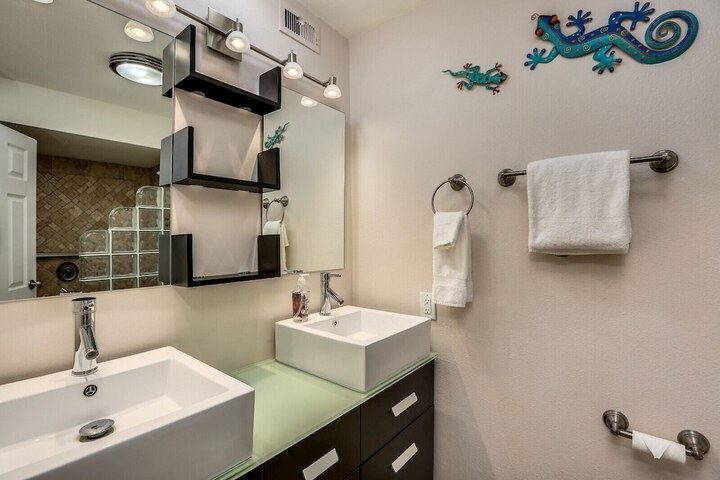 Room 15 of 24