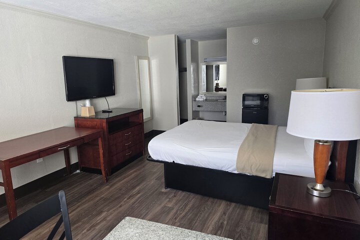 Room 5 of 17