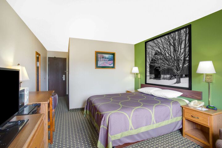 Room 12 of 16