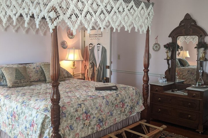 Room 51 of 76