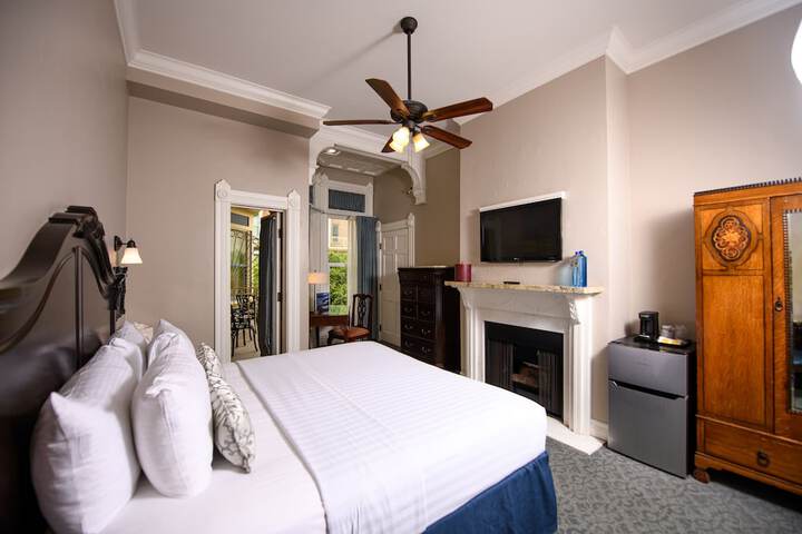 Room 45 of 118