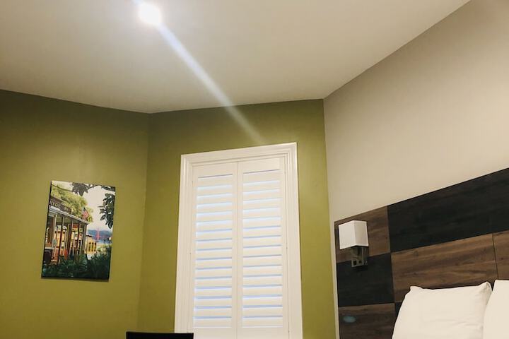 Room 26 of 34