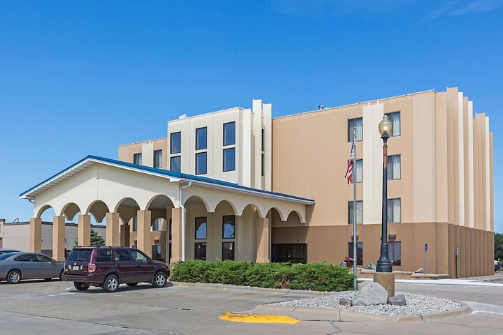 Hotel 5 of 37