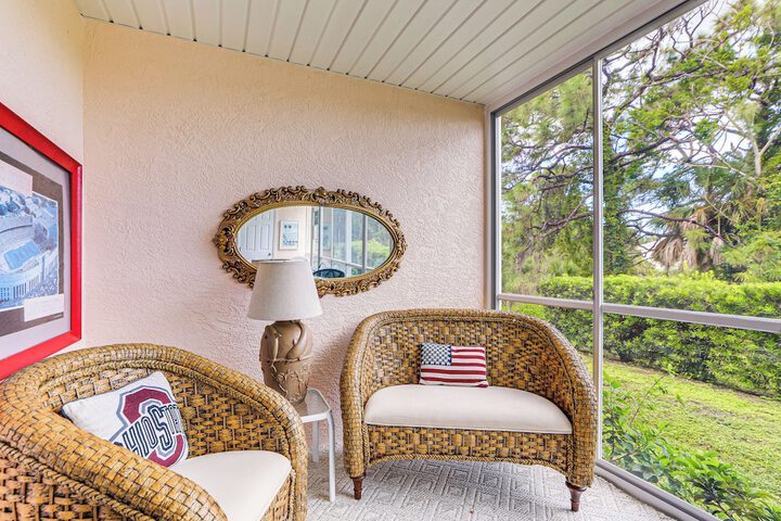 8 Mi to Beach w / Pool Access: Englewood Condo!