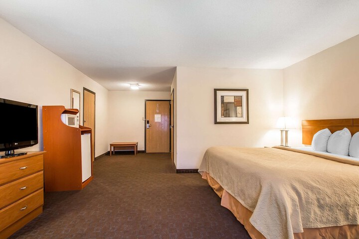 Room 10 of 34