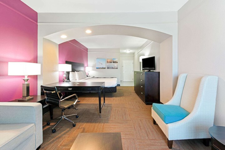 Room 12 of 25
