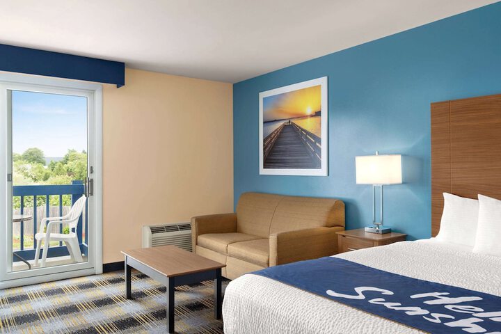 Room 12 of 37