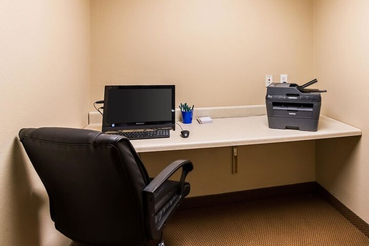 Business Center 25 of 25