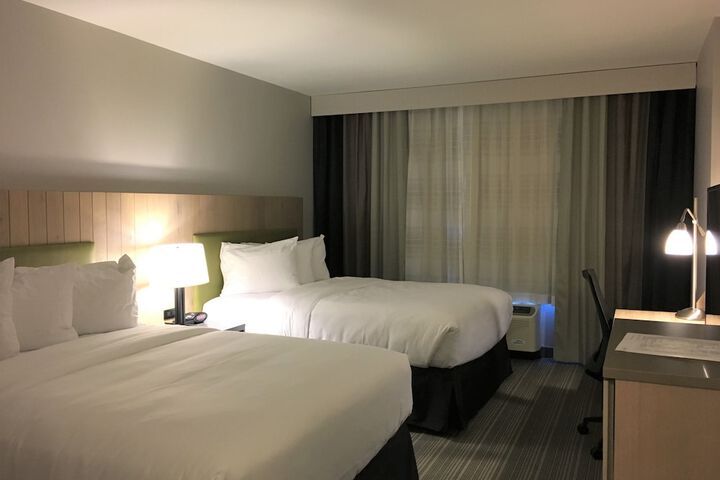 Room 33 of 48