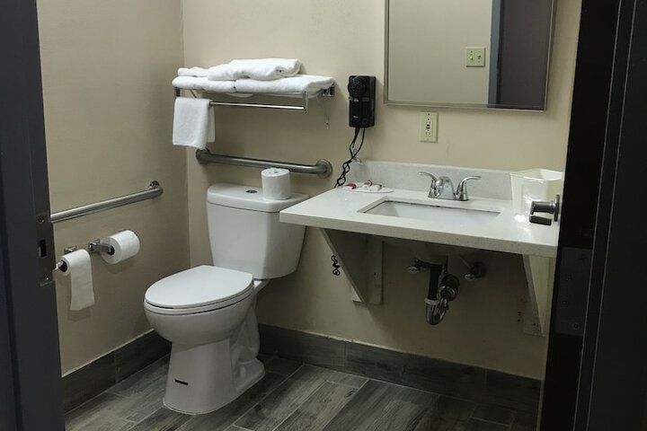 Days Inn by Wyndham Hillsboro