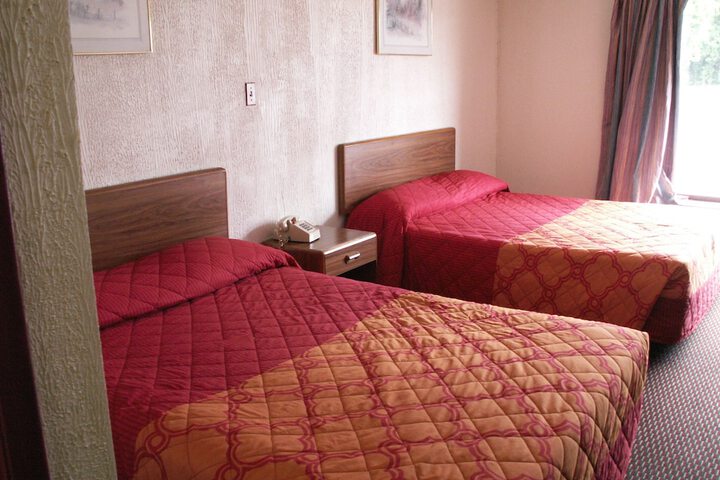 Room 9 of 16