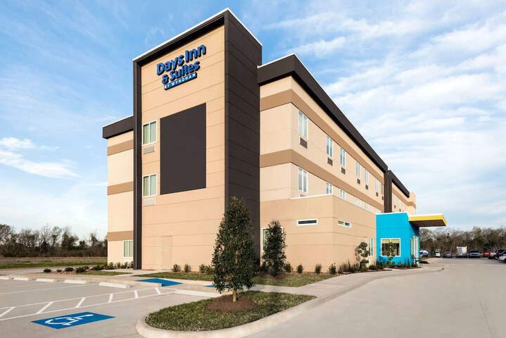 Days Inn & Suites by Wyndham Beaumont West / I-10 & Walden