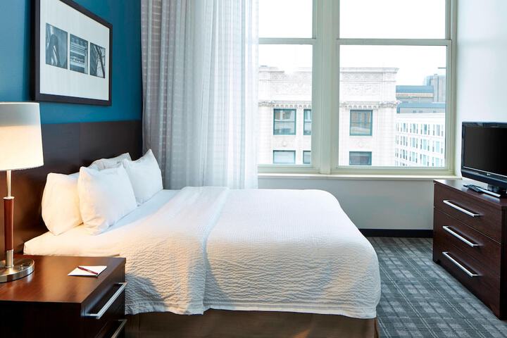 Room 21 of 38