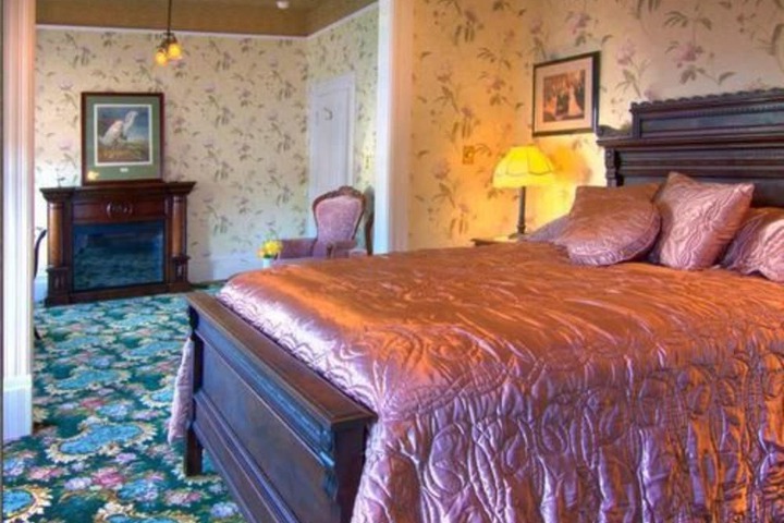 Gingerbread Mansion Inn
