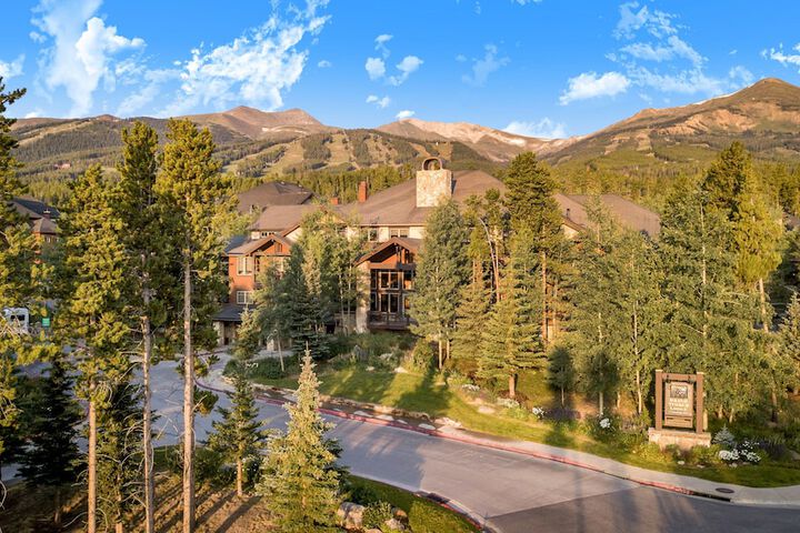 Grand Timber Lodge