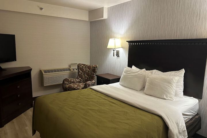Room 32 of 74