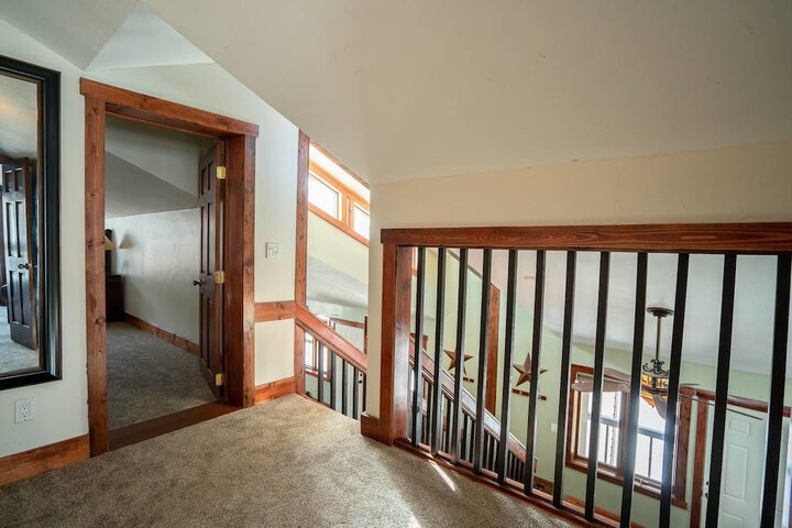 Room 9 of 32