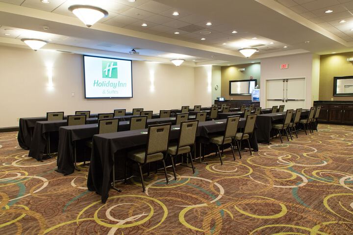 Holiday Inn Bloomington-Airport by IHG