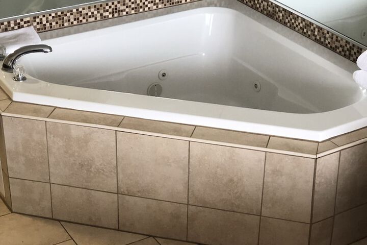 Hot Tub 52 of 54