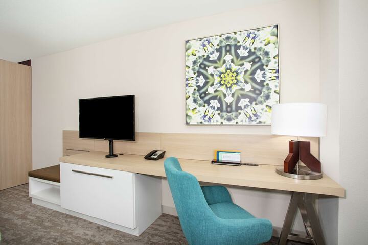 Room 16 of 32