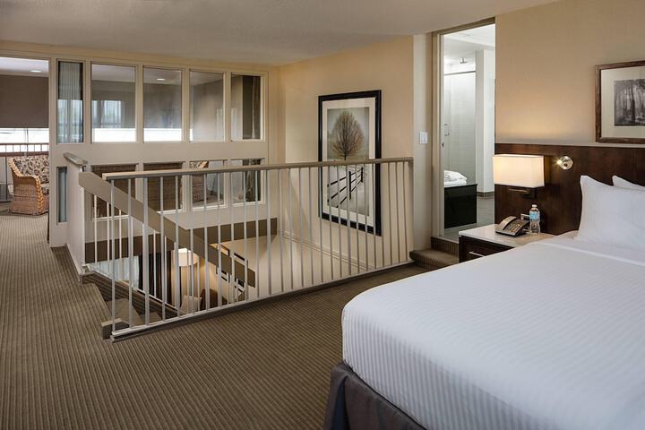 Room 33 of 102
