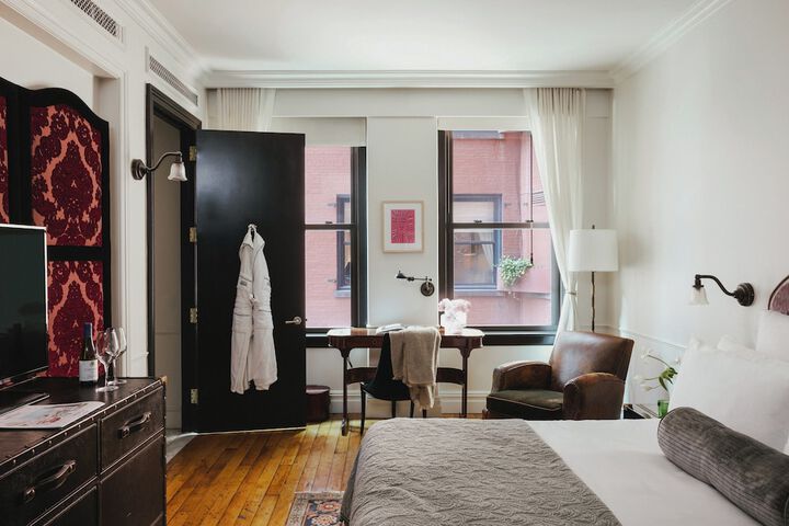 Room 27 of 73