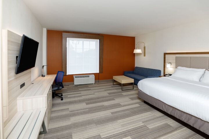 Holiday Inn Express & Suites Sturbridge by IHG