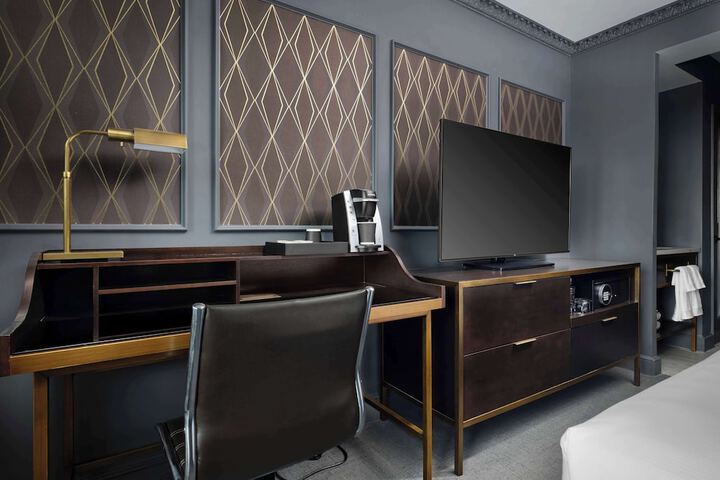 Hotel Phillips Kansas City Curio Collection by Hilton