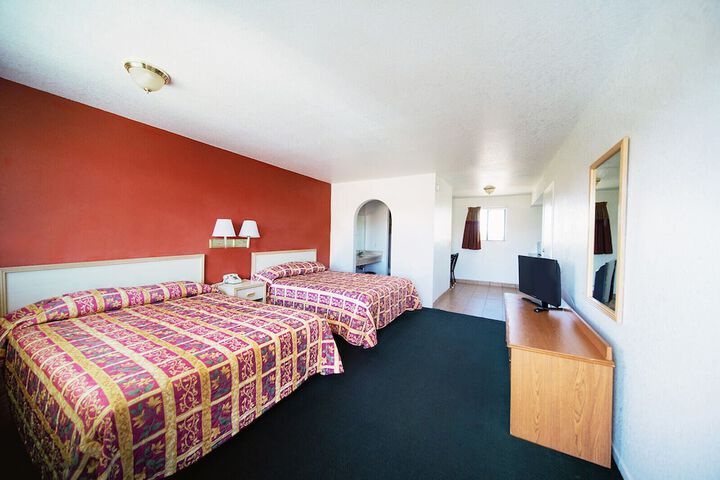 Room 8 of 12