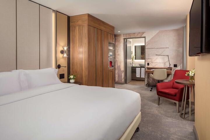 Room 44 of 100