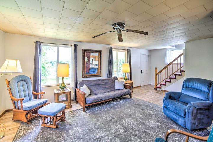 Cozy Ishpeming Cottage w / Lake & Park Views!
