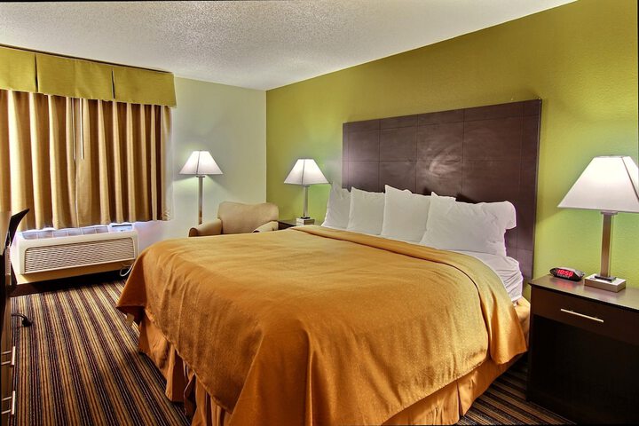 Room 8 of 28