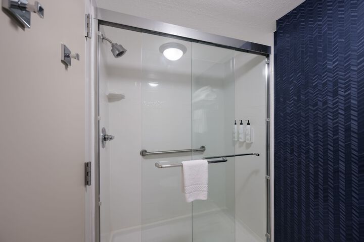 Room 15 of 34