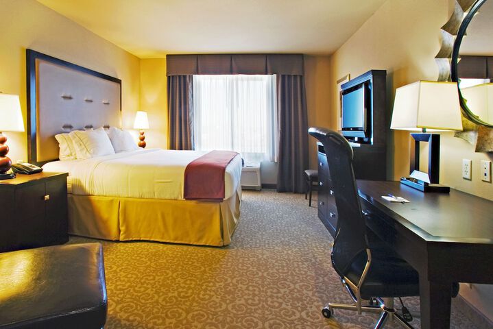 Holiday Inn Express & Suites Wichita Falls by IHG