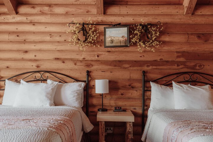 Bryce Canyon Log Cabins