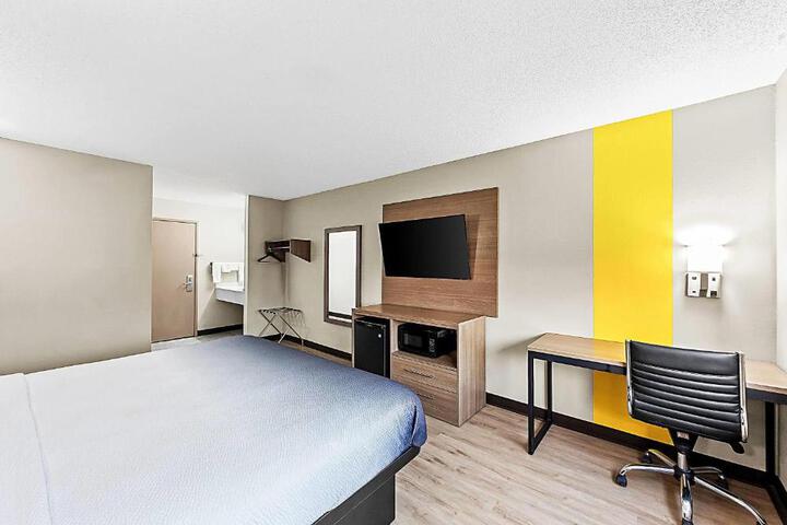 Super 8 by Wyndham Marston