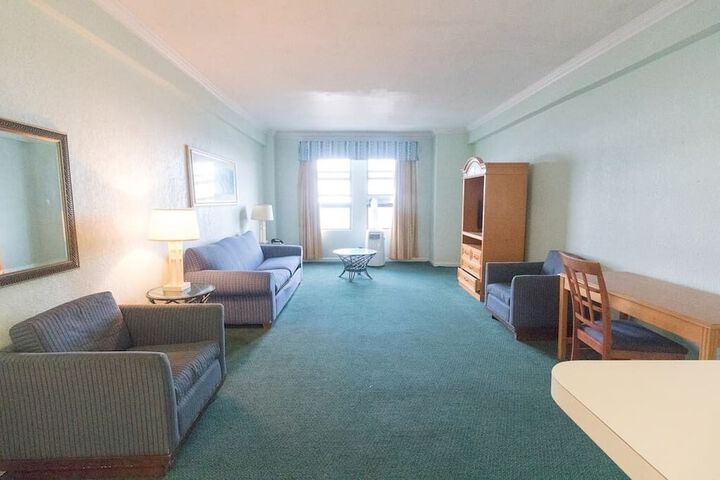 Room 10 of 25