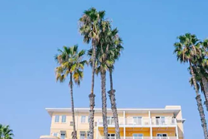 Hotel 12 of 65