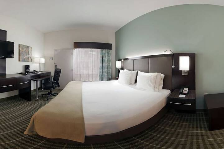Room 15 of 40