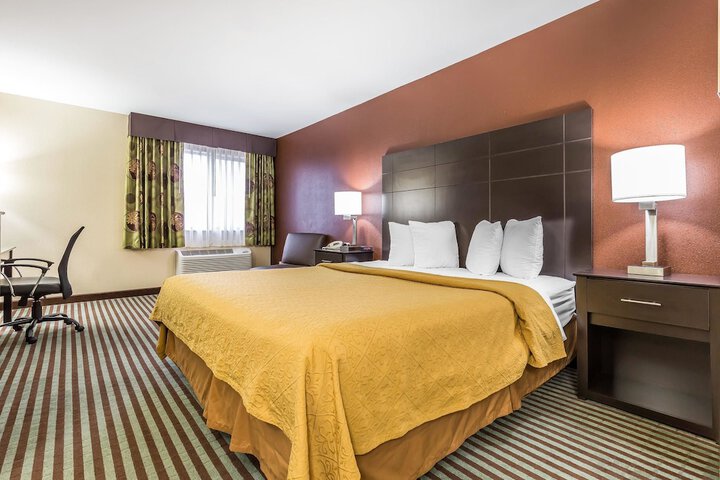 Room 18 of 28