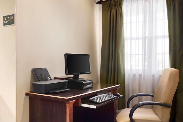 Business Center 28 of 29
