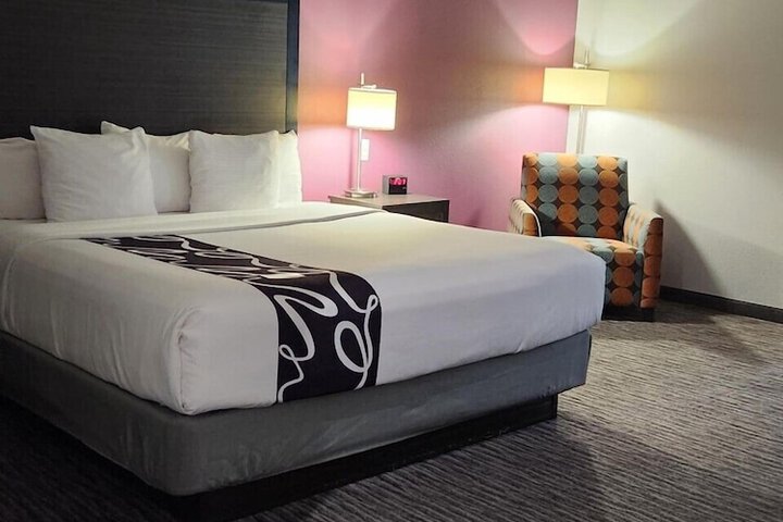La Quinta Inn & Suites by Wyndham Dallas Grand Prairie North