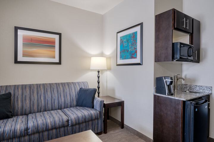 Holiday Inn Express & Suites Edwardsville by IHG