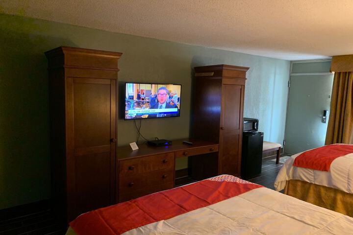 Room 32 of 53